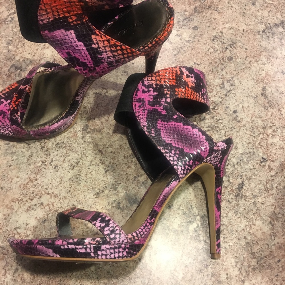 Shoes/ Sandals
